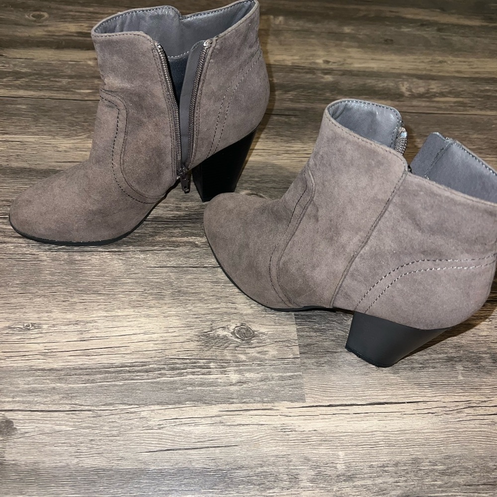 Lulu's Grey Booties- size 7.5